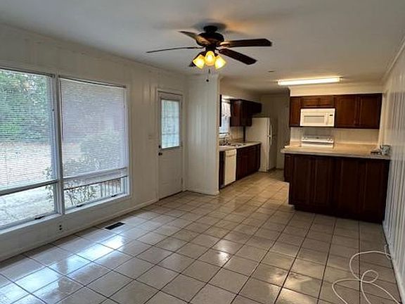5th image of 1202 Lakeview Dr