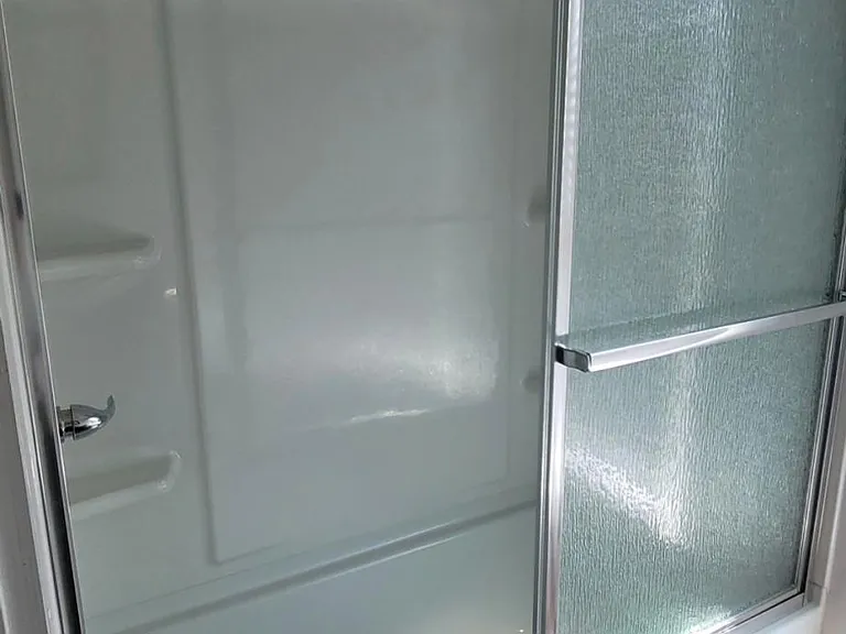 Tub/shower in main bathroom on 2nd floor