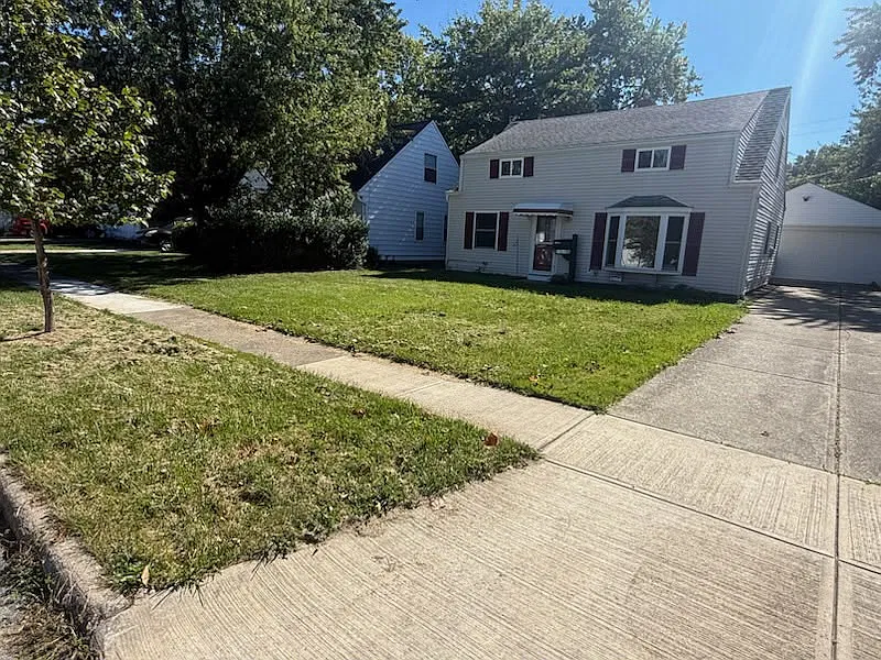4 bed, 5048 sqft, $1,695 — Photo 3
