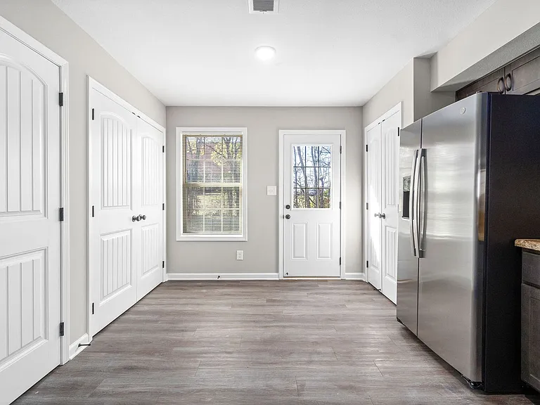 Glenkirk Dr - 1000 — Photo 8