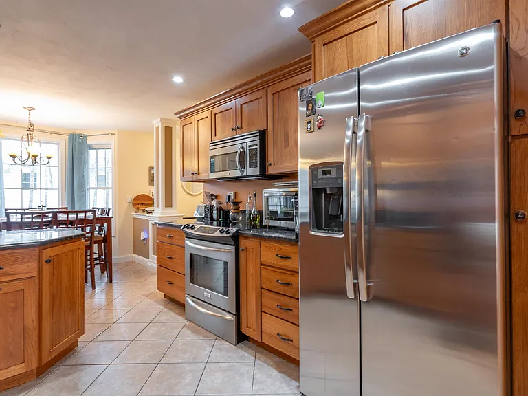 2 Lowther Pl — Photo 8