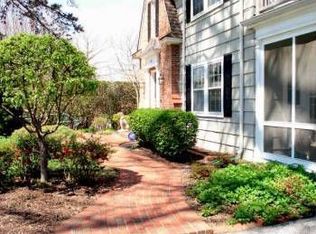 1022 Arno Rd, Kansas City, MO 64113