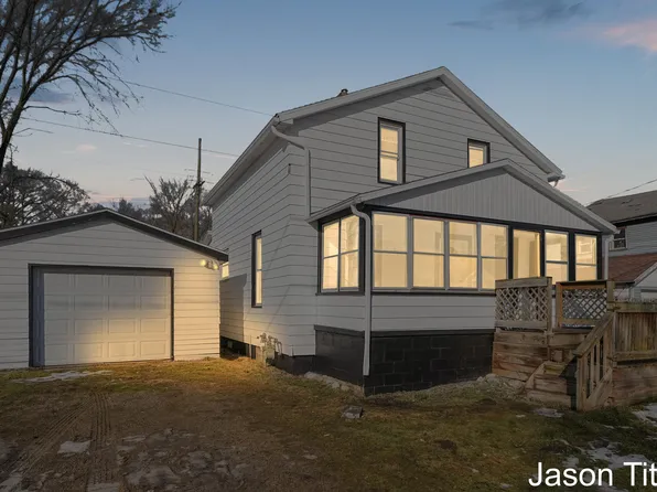 4388 12th St, Moline, MI 49335