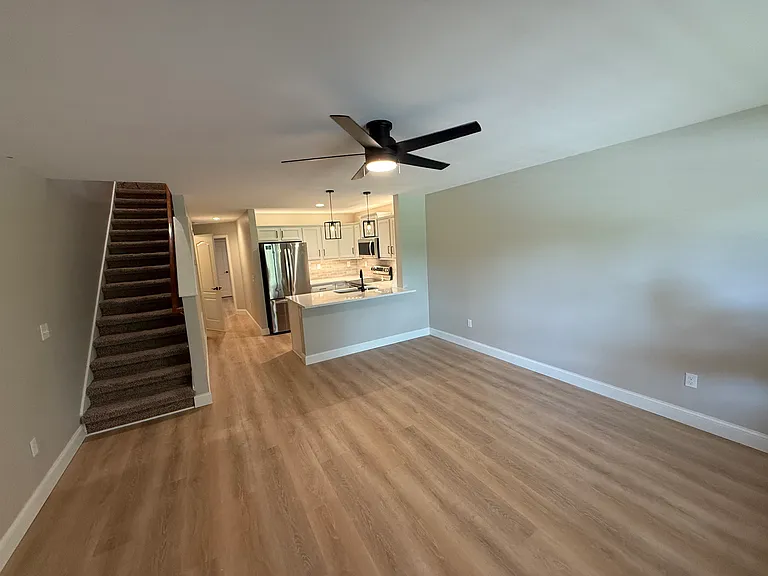 1512 E Henry St — Photo 3