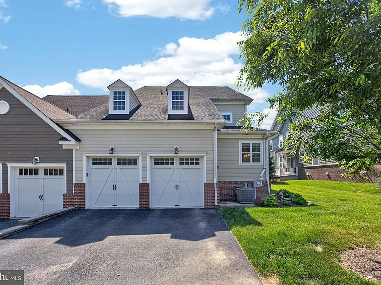 121 Shilling Ave — Photo 5