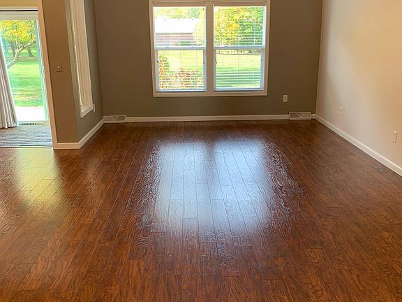 4th image of 850 E Boundary St