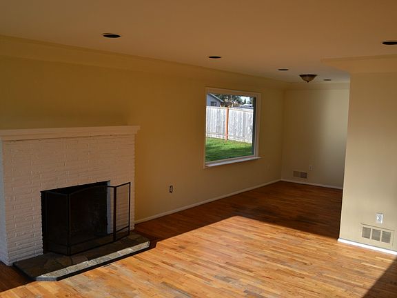 2nd image of 823 Violet Meadow St S