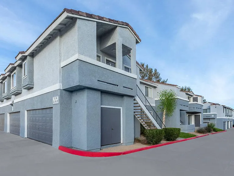 Desert Heights Apartment Homes — Photo 18
