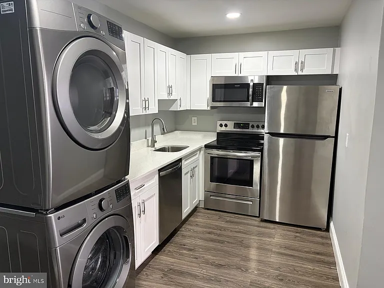 823 Newington Ave #1 — Photo 14