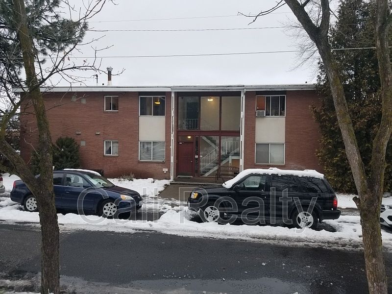 1st image of 904 W Lincoln Pl APT 4