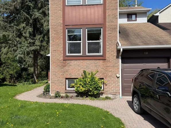12 Wiles Ct #Basement, Aurora, ON L4G 3N5