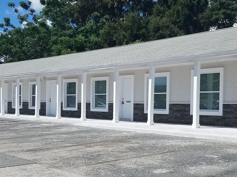 Image of the Front of the plaza. More pictures coming.