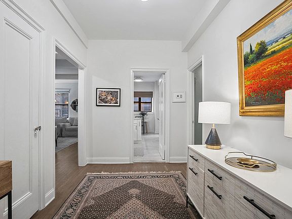 4th image of 229 E 79th St #4E