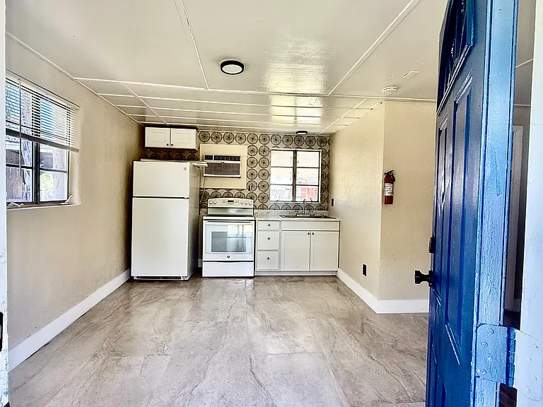 804 W Saint Petersburg Dr #804 — Photo 6