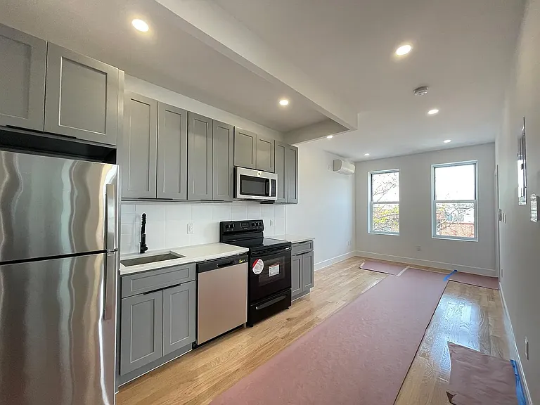 1652 Norman St #2F — Photo 1