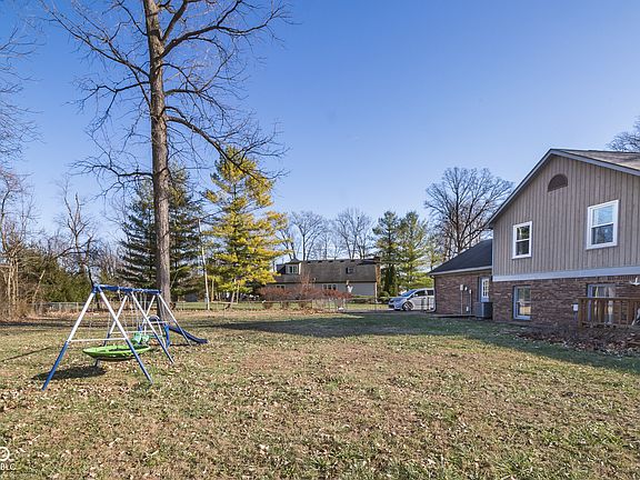 4th image of 7984 Oak Hill Dr