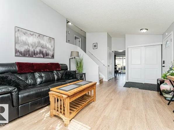 6 Kiniski Cres NW, Edmonton, AB T6L 5A9