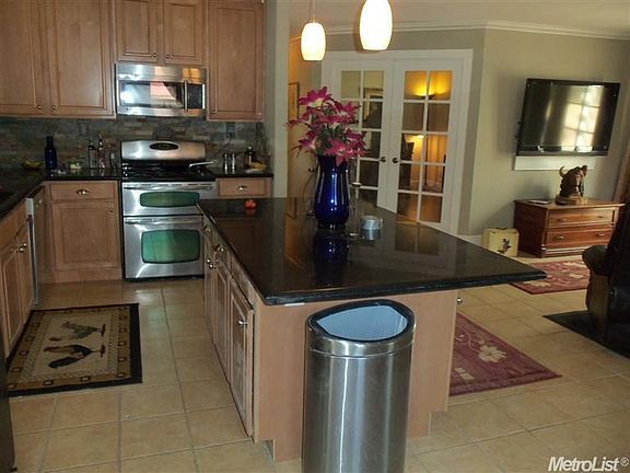3rd image of 5020 Holly Dr