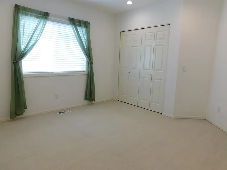 22934 SE 25th Pl — Photo 21