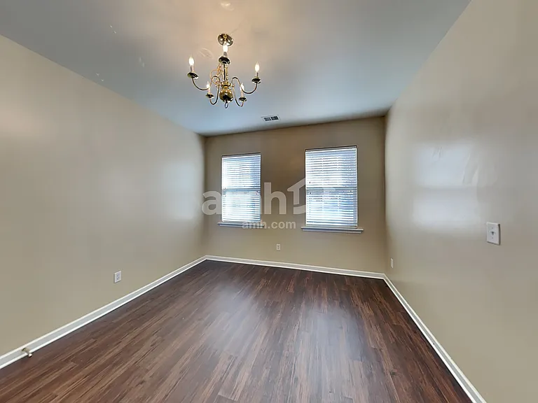 5103 Abercromby St — Photo 4