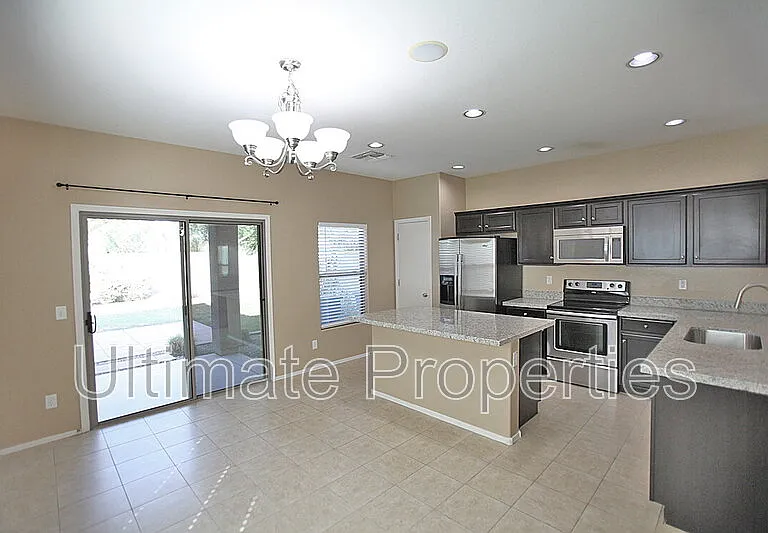 17010 N 184th Ln — Photo 6