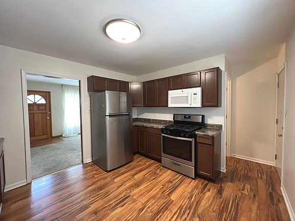 4th image of 306 Park Lane Dr