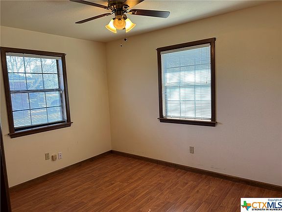 4th image of 154 Ellen St