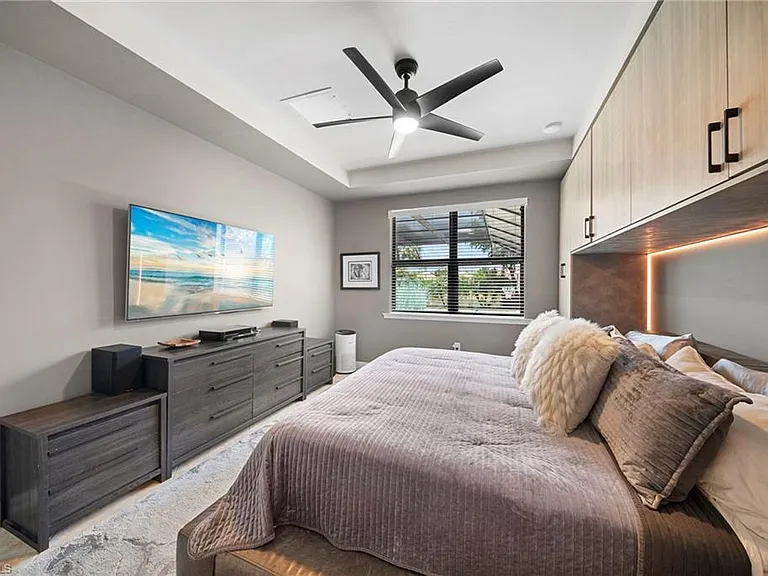7052 Live Oak Dr — Photo 23