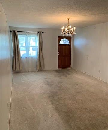 2nd image of 805 Oakwood Dr