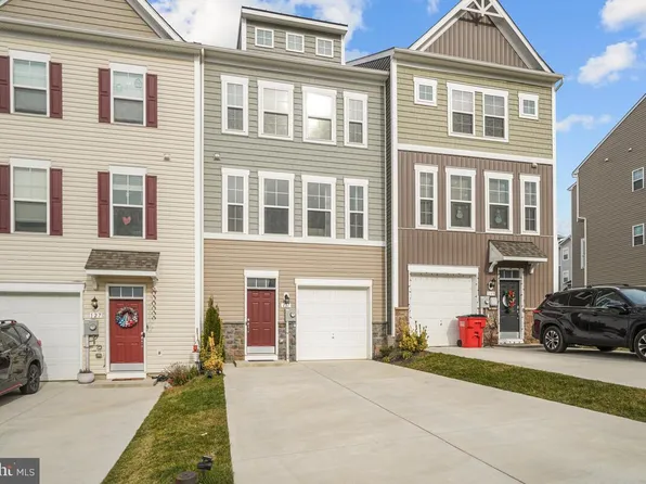 131 Charterhouse St, Falling Waters, WV 25419