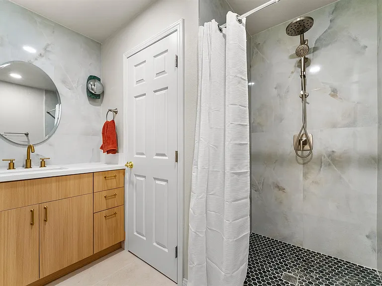 16932 Edgewater Ln — Photo 48