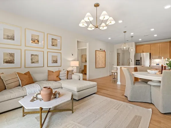 30 Coppersmith Way #108, Canton, MA 02021