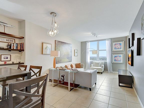 4th image of 511 SE 5th Ave APT 2315