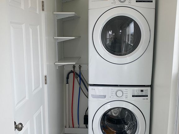 5th image of 329 W 8th St Unit B