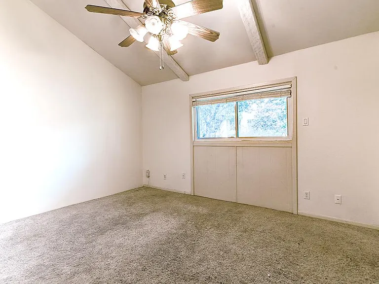 2012 Court Pl — Photo 17