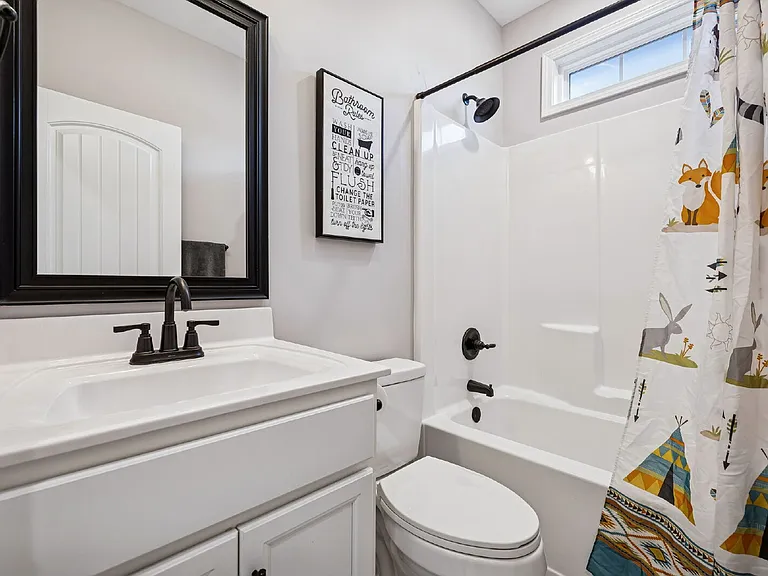 207 Bedford Ct — Photo 16