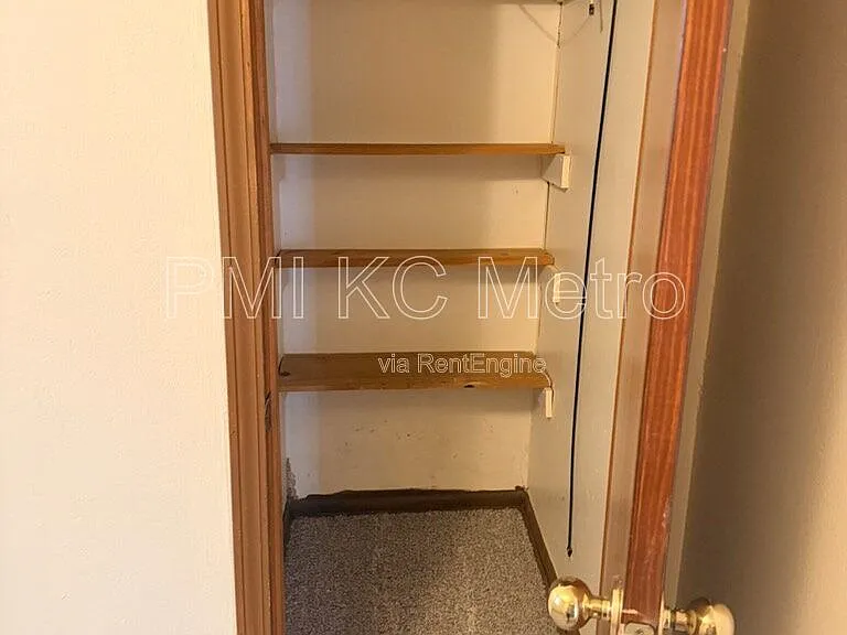 102 E Sunrise Dr — Photo 8