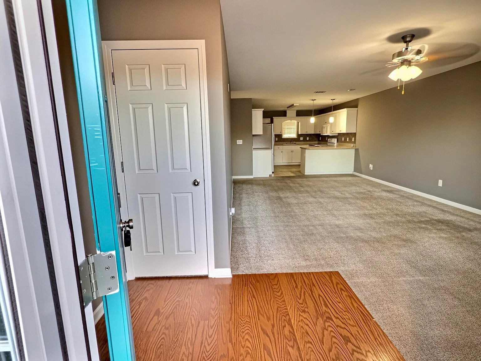 3 bed, 2.0 bath, 1376 sqft, $1,750 — Photo 2