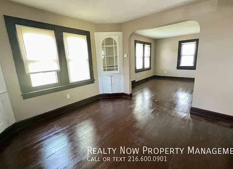 11100 Lincoln Ave — Photo 5