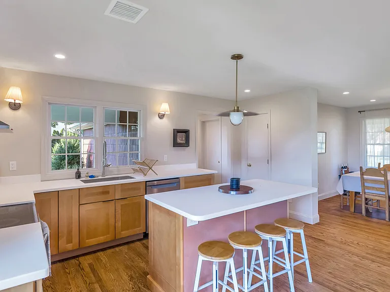6045 Sound Ave — Photo 14