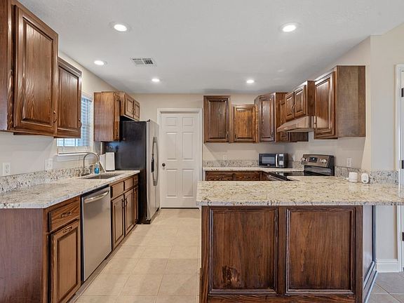 3rd image of 717 University Dr