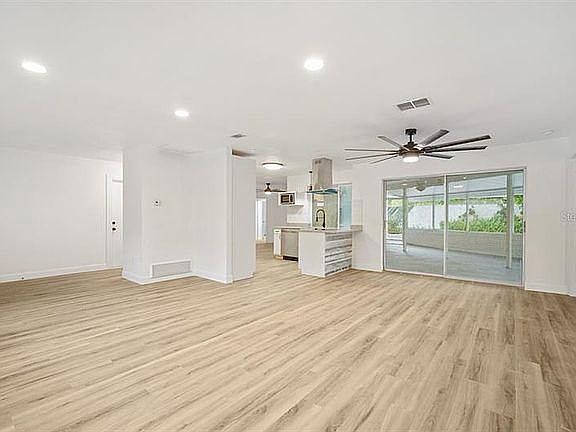 2nd image of 1073A 56th Ave S
