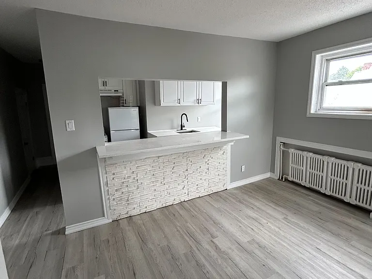 883 Somerset St W #6 — Photo 4