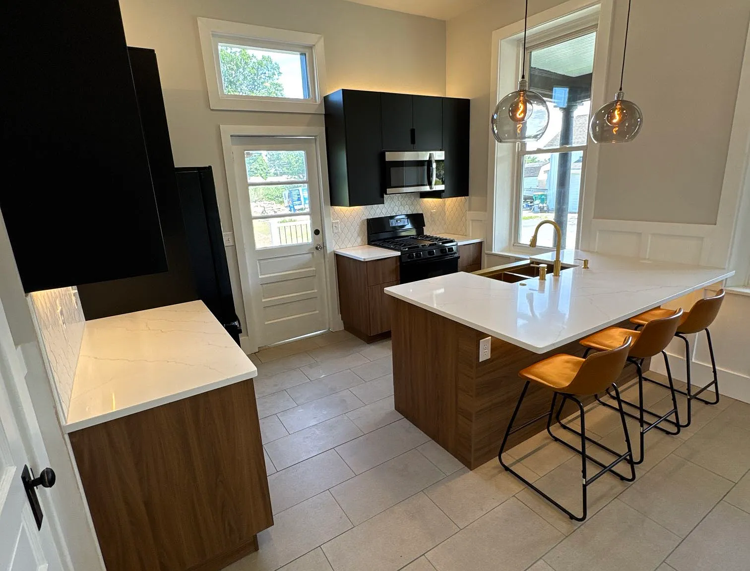 4 bed, 1551 sqft, $2,850 — Photo 2
