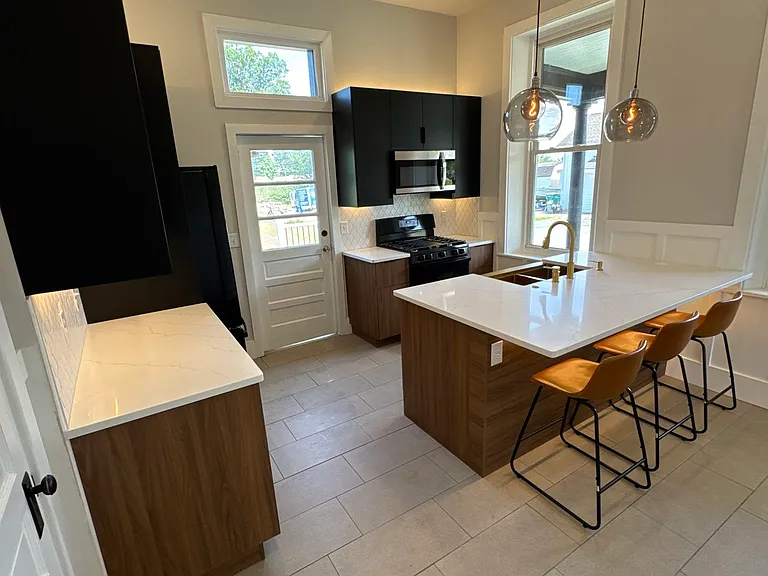 755 Centerville Rd — Photo 2