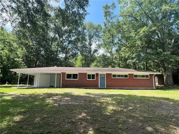 122 Washington St, Carriere, MS 39426