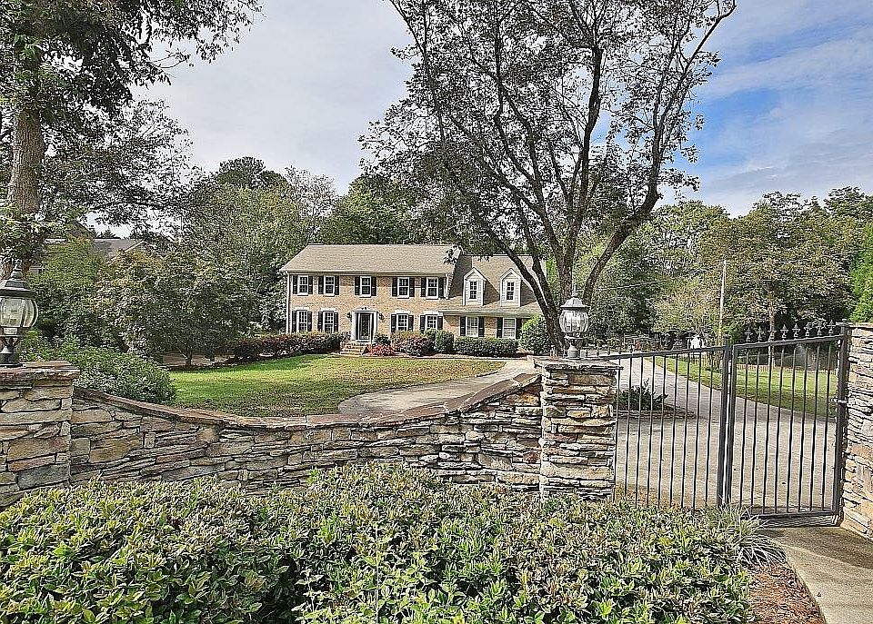1st image of 249 Woodlawn Dr NE