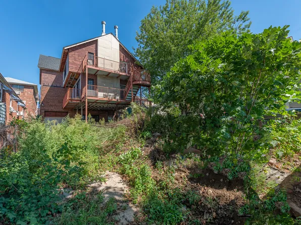 63-19 Borden Avenue image 2 of 7