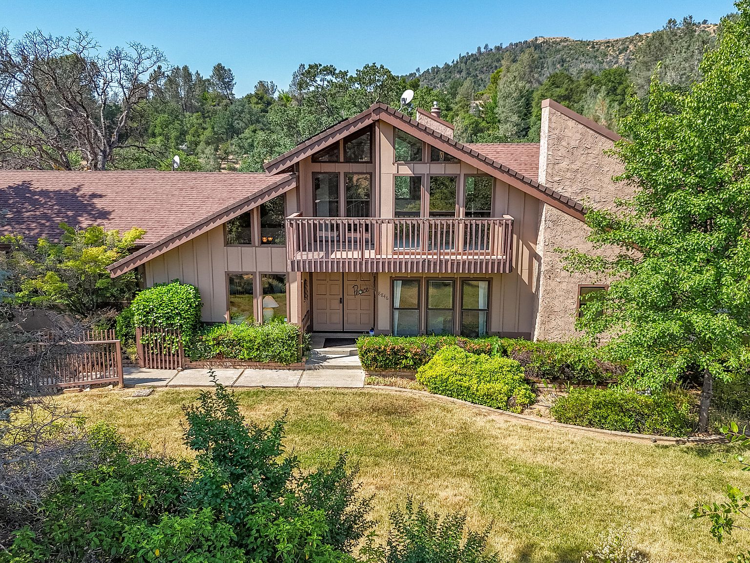 8846 Goldstone Ln, Redding, CA 96001 | MLS #25-2911 | Zillow