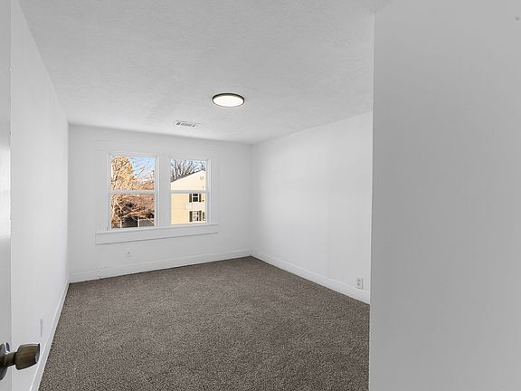 3rd image of 3042 Greenwood Ave Unit 2
